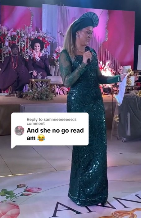 "Sisterhood is proud of you" - Adorable moment German lady demands guests to spray her before reading the letter at a Nigerian wedding (VIDEO)