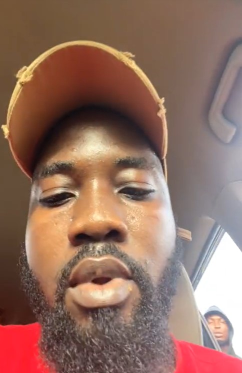 "Lagos is a wild place" - Shocking moment a young man's chicken was snat.ched in traffic (WATCH)