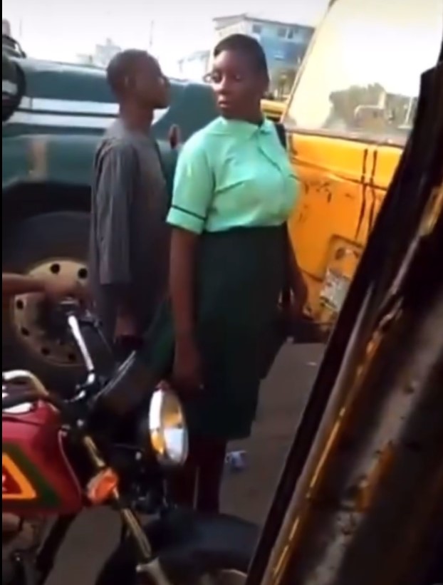 "The pressure is getting wesser"— Funny moment passersby were stuck in Lagos traffic