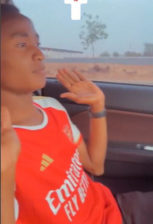 "Such recklessness" - Man panics as his friend stopped using the steering wheel while driving (VIDEO)