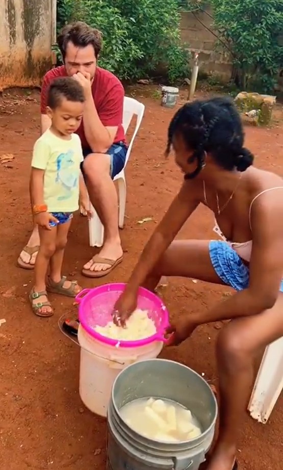 "Your fingers will smell for a week" - Caucasian man tells his Nigerian wife after she showed him how to make Fufu from scratch