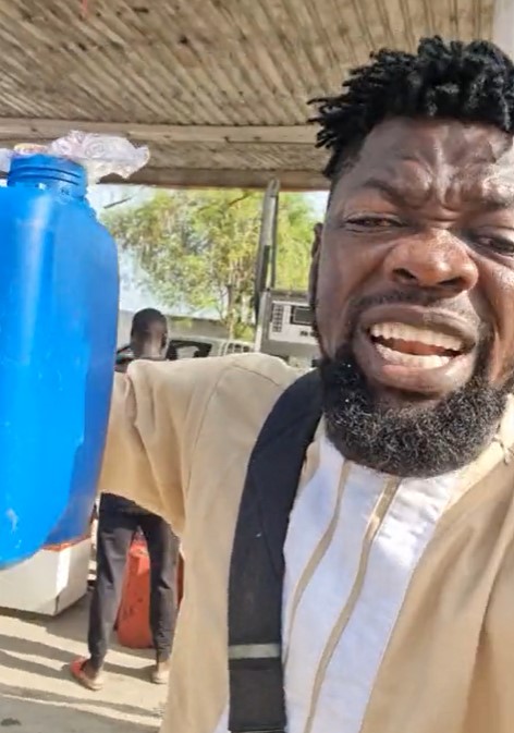 Man calls out popular filling station for allegedly charging customers before selling fuel to them (WATCH)