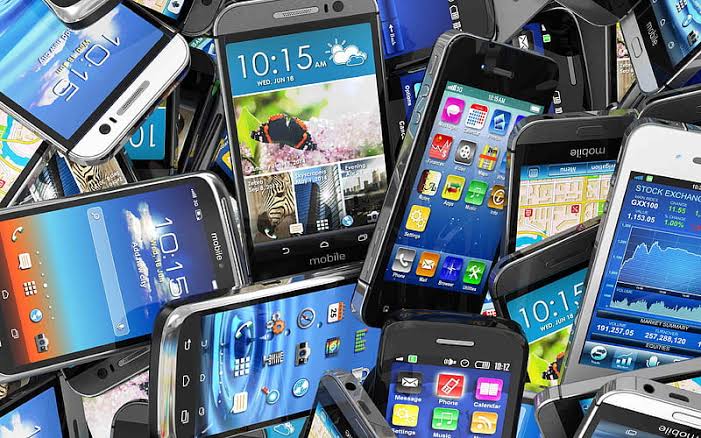 Nigerians Turns to Phone Swapping Amid Rising Mobile Prices, Decreased Purchasing Power