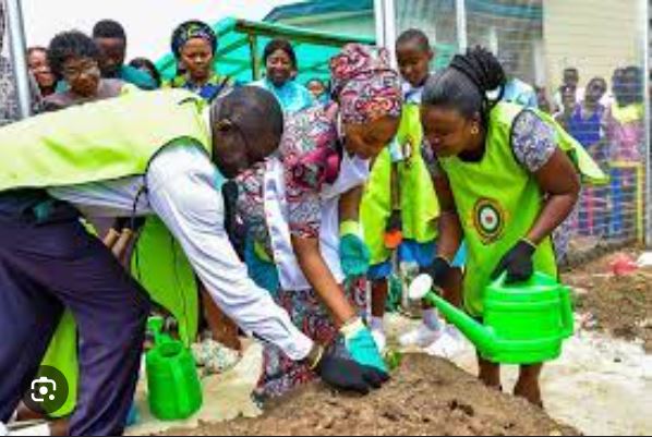 Olori Atuwatse Takes Sustainable Farming Campaign to Sec Schools in Delta 