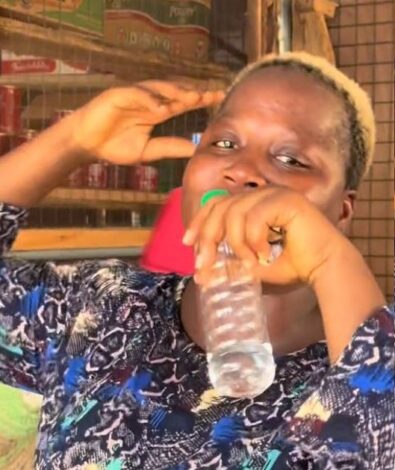 Viral Video Captures Pregnant Nigerian Woman Flawlessly Singing Olamide Hit Song "Eni duro" Word for Word (WATCH)