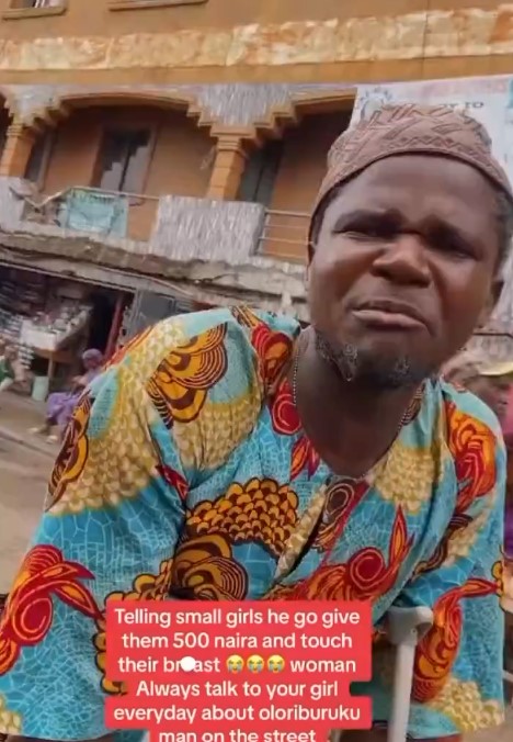 Woman confronts man for allegǝdly offering little girls N500 to touch their bre@sts (VIDEO)