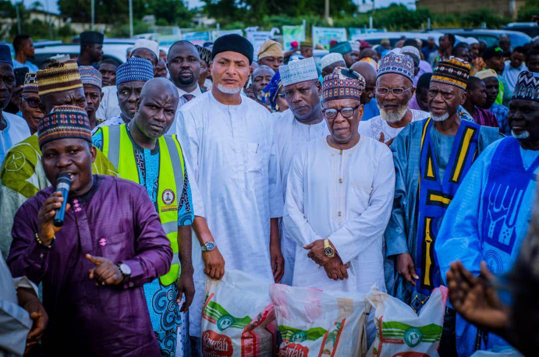 Kwara Senator Distributes 3,500 Bags of 50kg Fertilizer to Smallholder Farmers