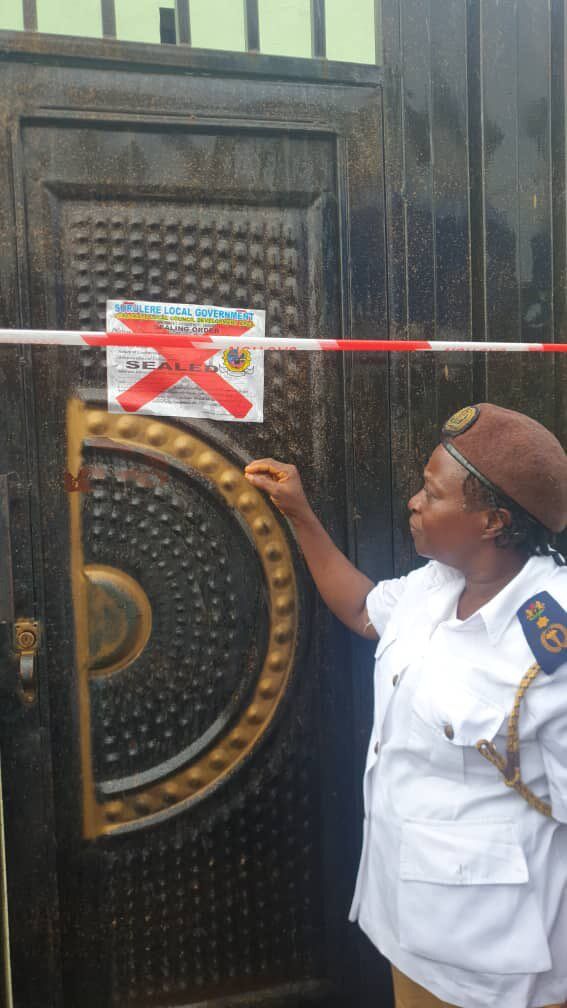 Lagos State Ministry of Environment and Water Resources Sealed An Apartment For Disposal Of Refuse Into Flood