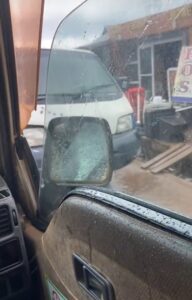 "You don dey learn Rewire inside moto" – Lady r!sks it all as she connects cable wire in a public bus during heavy rainfall (WATCH)