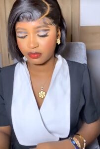 "She for kuku put ham for her eyes" – Sl@y queen goes viral over stylish frontal wig laid for her birthday photo shoot (VIDEO)