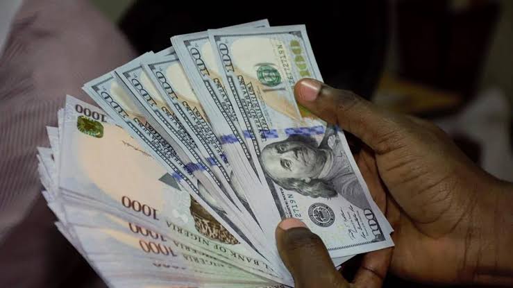 Naira Falls to N1,500/$ in Parallel Market