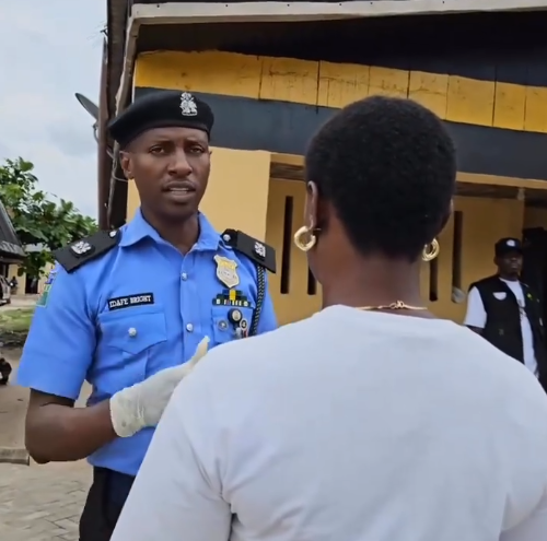 Police arrǝsts POS operator after k!dnappers used her to collect N4Million rans0m (VIDEO)