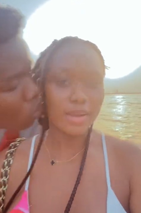 "You have luck it wasn't your lips" – Lady caught off guard by stranger's kiss on the cheek (VIDEO)