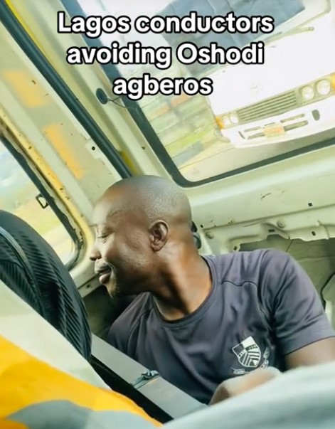 Bus conductor hides in vehicle to avoid 'agberos' extorti0n in Oshodi (WATCH)