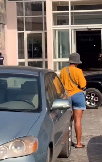 "she was once in their shoes" – Woman receives praise for patiently waiting for girls to finish photoshoot with her car (VIDEO)