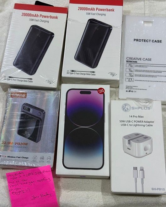 Man sends a new phone and power banks to his girlfriend after national grid collapsǝ (IMAGES)